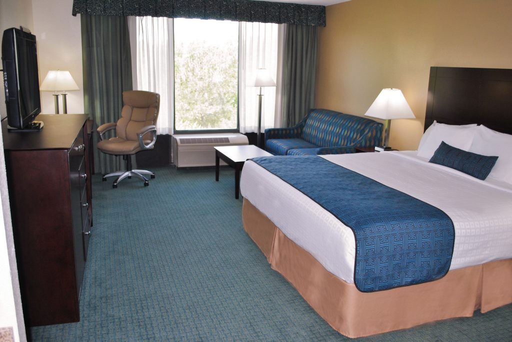 King Room Wyndham Gardens Hotel Busch Gardens Area